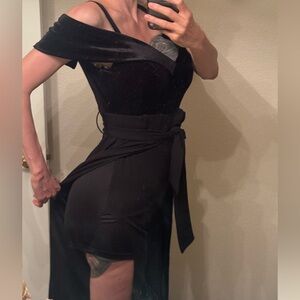 Elegant Moments Black One Shoulder Maxi Gown